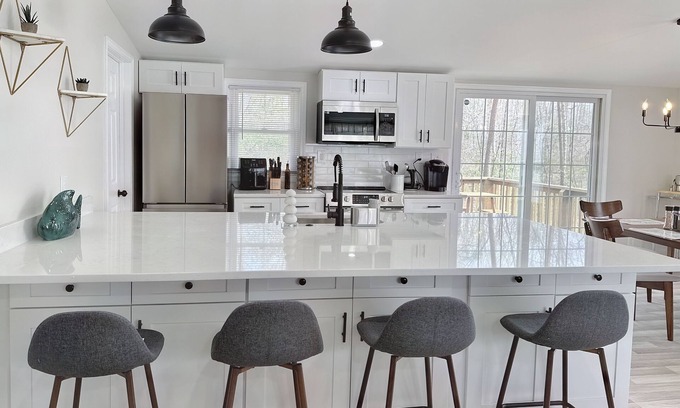 Locust Grove Cabin | Discover a Modern Cabin Getaway in Lake of the Woods