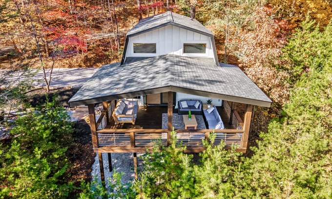 Hiawassee Cabin | Modern Pet-Friendly Cabin with Breathtaking Views