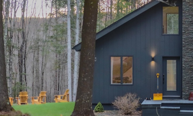 Delancey Cabin | Pet-Friendly Modern Cabin Retreat in the Catskills