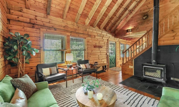 West Stockbridge Cabin | Top-Rated Modern Cabin with Breakfast Near Tanglewood