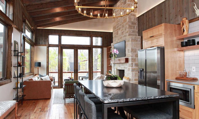 Afton House | Guest Rated 10/10: Modern Cabin Retreat on Monkey Island