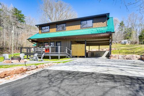 Tallassee House | Inviting Cabin with Hot Tub Near Tail of the Dragon