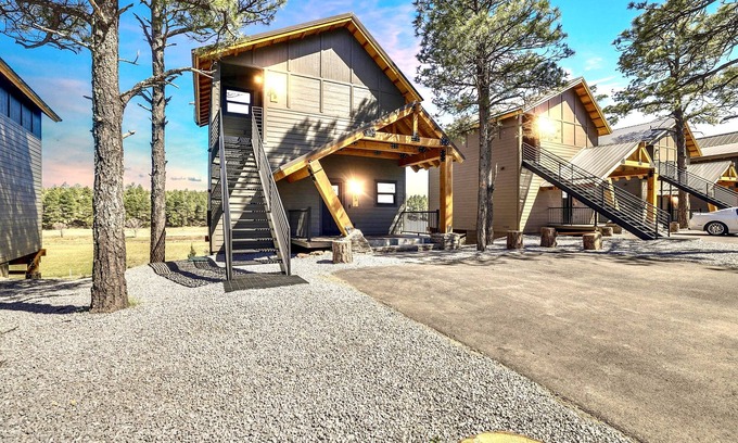 Show Low Cabin | Modern Cabin with Scenic Views and Top-Rated Amenities
