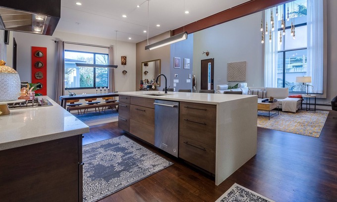 Old Fourth Ward House | Stylish Cali-Style Home with Spa & Hot Tub for 8 Guests