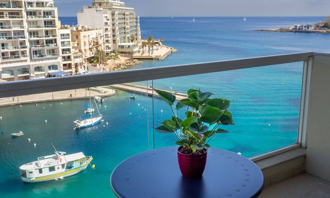 Paceville Apartment | Modern Central Apartment: Ideal for Holidays in Malta