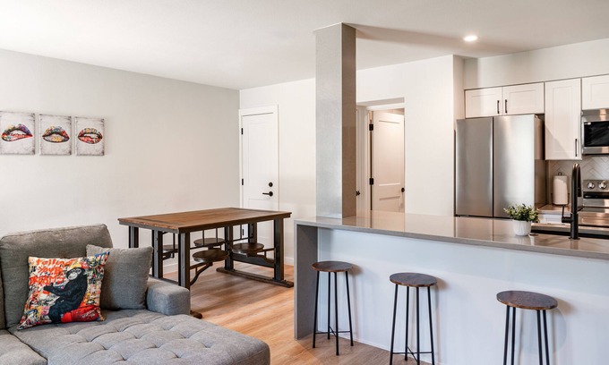 Barton Hills Condo | Modern Central ATX Condo - Steps from Zilker Park & Lake