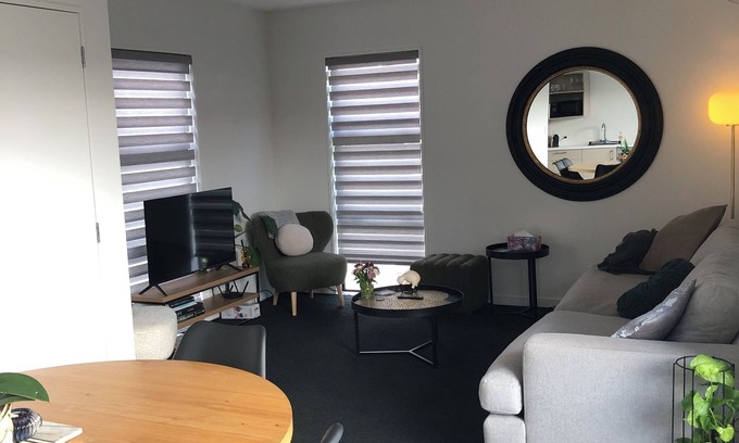 Sydenham House | Modern, central, vibrant 3-bedroom townhome with AC and WiFi in Christchurch