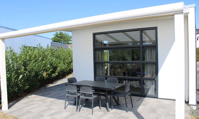 Lathum Ski Chalet | Modern Chalet in Lathum with Pool and Kitchen Amenities