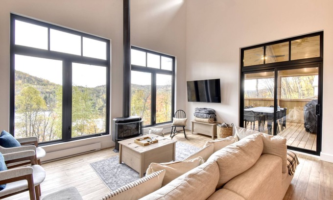 Nominingue Ski Chalet | Top-Rated Modern Chalet with Dock, Spa & Family Friendly Features