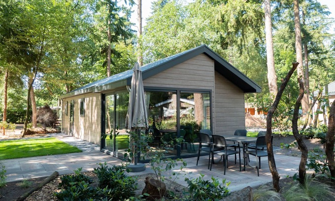 Maarn Ski Chalet | Modern Chalet 20 km from Utrecht with Pool & Pet Friendly