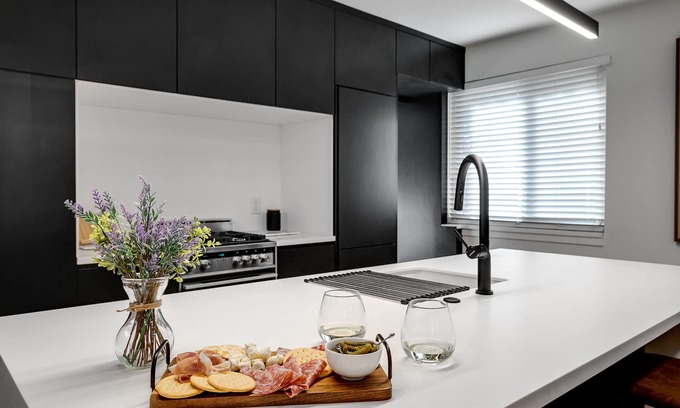 Museum District House | Stylish Retreat in the Heart of the City - Guest Rated 10/10