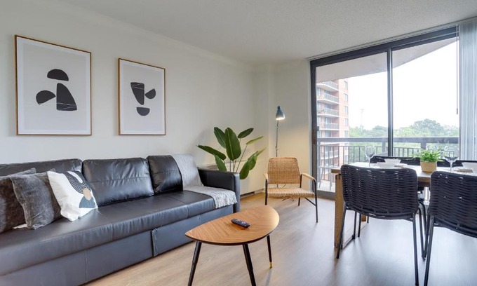 Pentagon City Apartment | Stylish Apartment with Rooftop & Pool Near Pentagon City