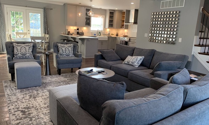 Montclair House | Bright Bluegrass Beauty with Family-Friendly Amenities