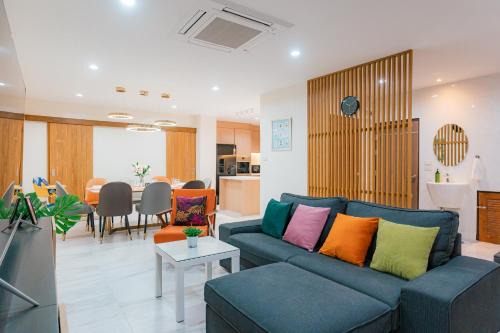 Wattana Villa | Modern 6-Bed Hotel in City Center Near BTS & Emquartier