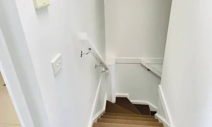 Wagga Wagga Apartment | Modern City Townhouse with Breakfast and Family Amenities