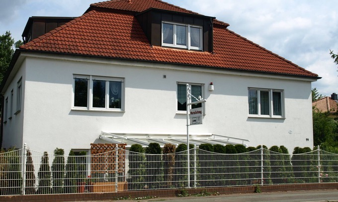 Markkleeberg Apartment | Stylish City Villa in Markkleeberg with Pool & Ocean View