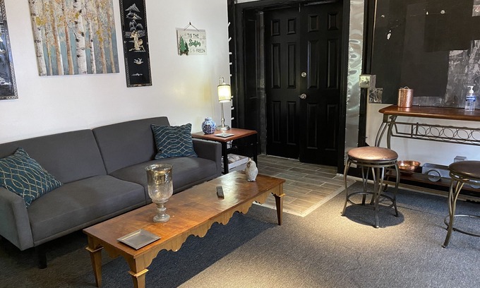 Camden Apartment | Modern Classic Suite with Pool and Spa in Downtown Camden