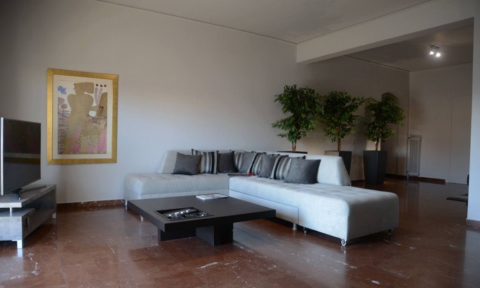 Glyfada Apartment | Stylish Central Apartment with Pool & Pet-Friendly Options