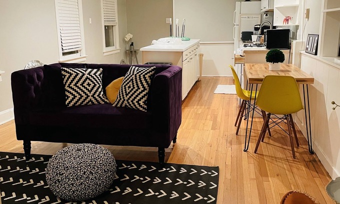 Kenwood House | Modern Coach House: Walk to U of C & Lakefront Escape