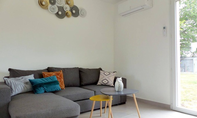 Saint-Remy-en-Rollat Cottage | Discover Gite Saint-Rémy-en-Rollat: Family-Friendly Retreat