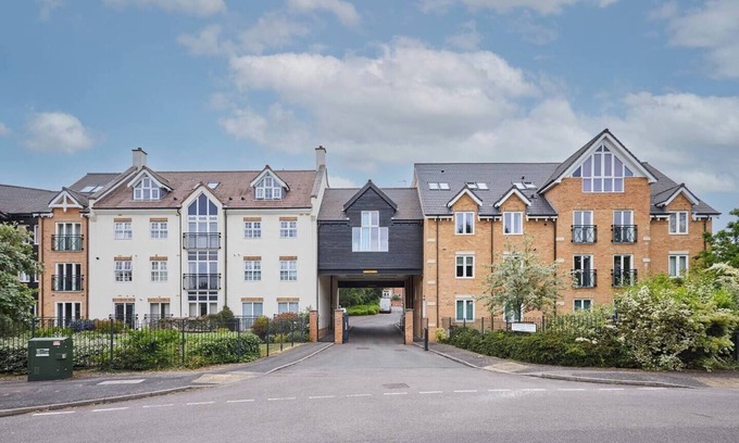 Oadby Apartment | Contemporary 2BR Flat with Free Parking in Oadby