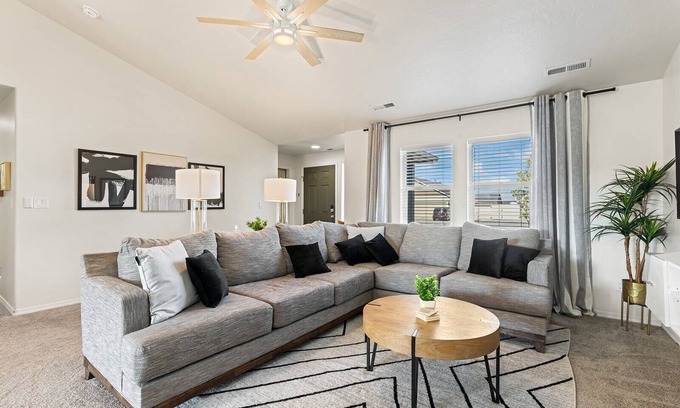 Caldwell House | Perfect Retreat: 3B with Firepit & Covered Patio
