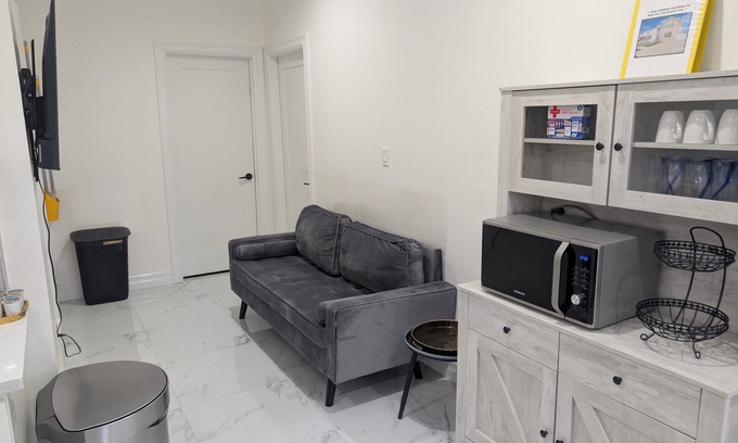 Elmont Apartment | Modern Comfort - Minimal StylenEntire guest suite in Elmont, New York