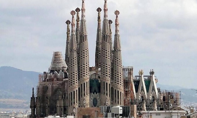 Eixample Apartment | Modern Comfort Steps from Passeig de Gràcia