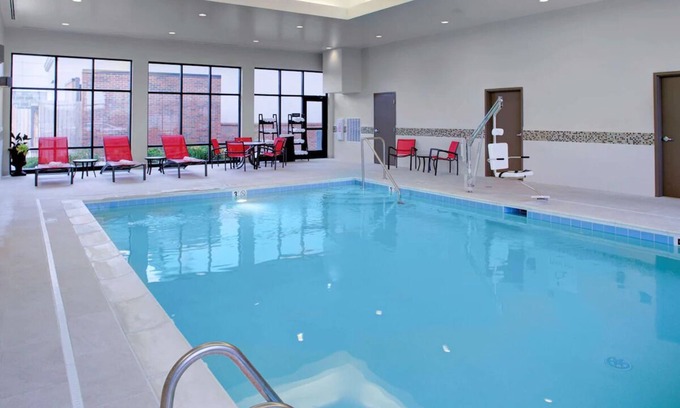 Columbus Hotel | Modern Comforts with Free Breakfast & WiFi in Columbus