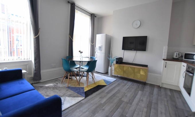 Sunderland Apartment | Modern 2 Bed City Centre Flat with Free Parking & Pool