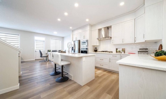 Southwest Edmonton House | Contemporary Comfort: Perfect for Families Near the City