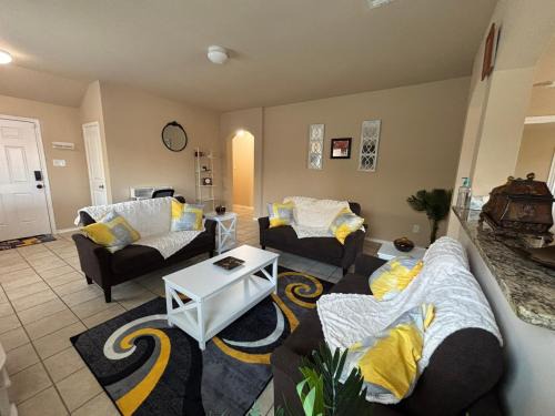 Princeton House | Modern & Comfy 4-Bedroom Home with King Bed, Workspace, & Fast Wi-Fi
