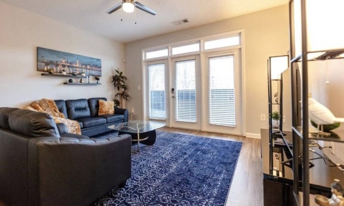 Dunwoody Condo | Guest Rated 10/10: Modern Condo at Perimeter with Breakfast