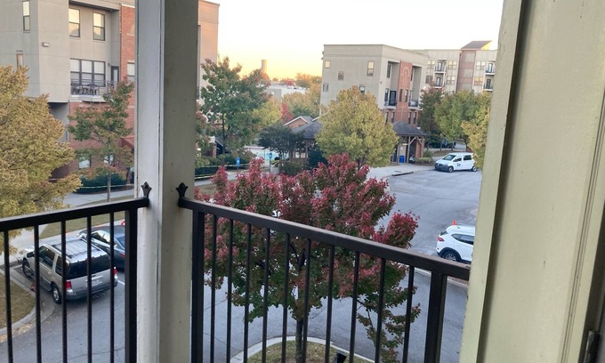 West End Condo | Modern Downtown Condo with Pool, Gym & Free Parking