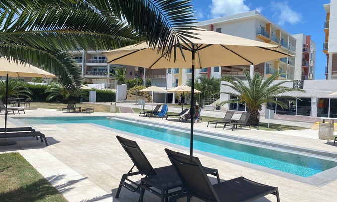 Maho Apartment | Modern condo in Maho,ocean&airport view, pool&gym, walk to Maho&Mullet beach