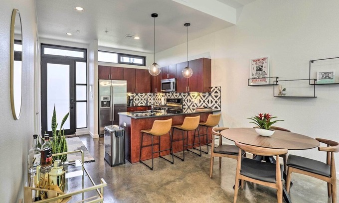 South Lamar Condo | Stylish Condo in Vibrant South Lamar Near Dining & Nightlife