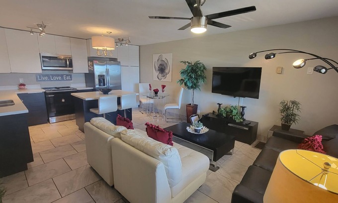 Apache Junction Condo | Stylish Condo with Mountain Views & Heated Pool Amenities