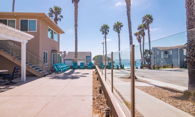 South Oceanside Condo | Inviting Condo with Ocean Views & Garage Parking Near Beach