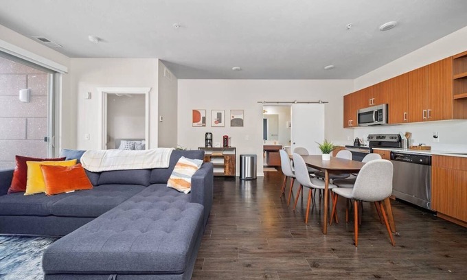 Traverse City Condo | Pet-Friendly Condo Steps from Downtown TC and TART Trail