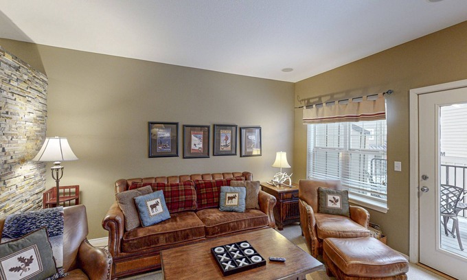 Government Camp Condo | Modern Condo with Pool & Hot Tub Steps from Town