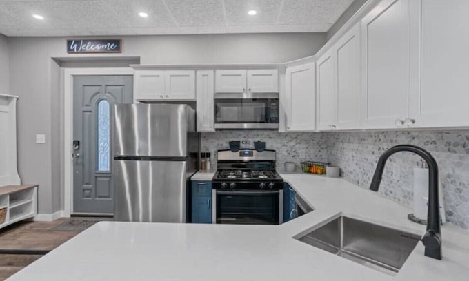 Buffalo Apartment | Stylish Oceanview Apartment - Guest Rated 9.8/10