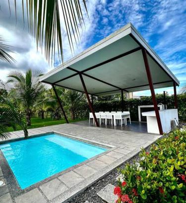 Barrio Ricos y Famosos Apartment | Modern Condo with Ocean View in Vibrant Jaco Downtown