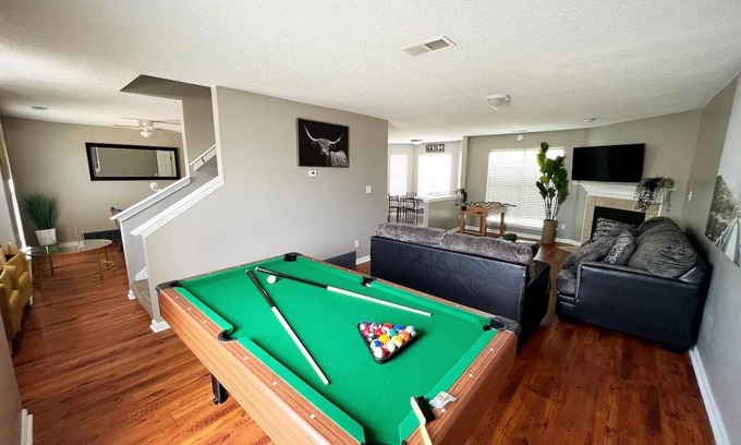 East Central Shelby House | Modern Cordova 4BR: Pet-Friendly Retreat with Pool & Spa