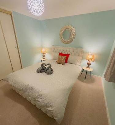 Inverkeithing House | Modern & Cosy 3 Bedroom Inverkeithing home- Ideal for Edinburgh Dunfermline & St Andrews with Free Parking