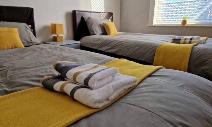 Preston House | Cozy Ocean-View Retreat: Your Perfect Home-Away-from-Home