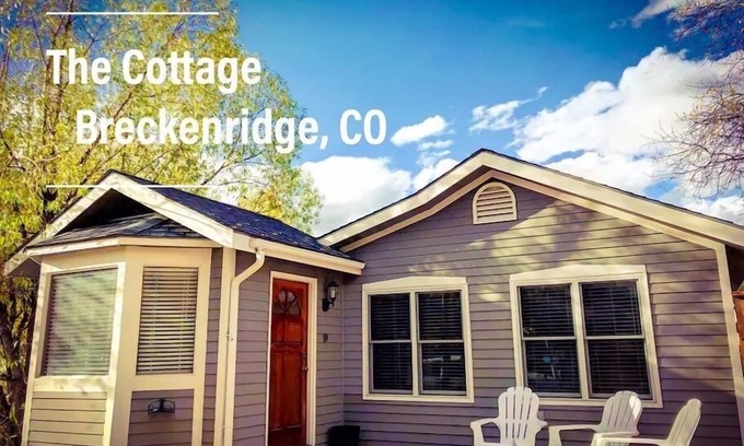 Historic District Cottage | Cozy Cottage 3 Blocks from Main with Hot Tub & Pet Friendly