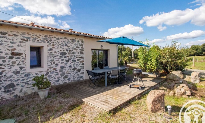 La Renaudiere Cottage | Cozy Gite Sèvremoine: Family-Friendly Retreat with Spa
