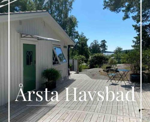 Arsta Havsbad Villa | Chic Modern Cottage in Årsta Havsbad, Stockholm