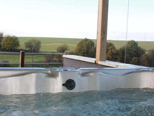 Vaux-sur-Sure House | Relaxing Modern Cottage in Vaux sur Sûre with Sauna & Pool