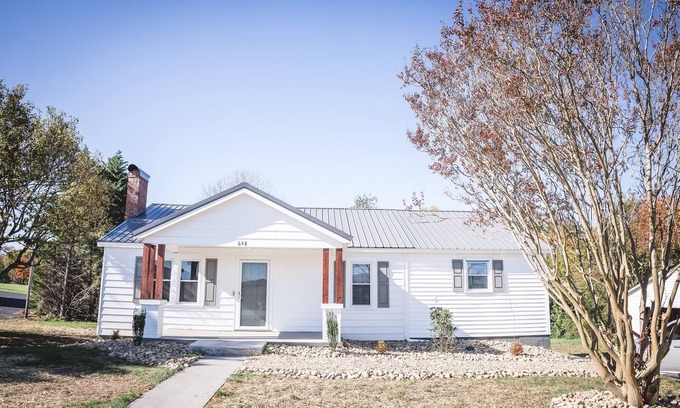 Morganton House | Ideal Modern Cottage: Family-Friendly & Close to Hospitals